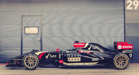 Lotus E22 on 18 wheels and tyres