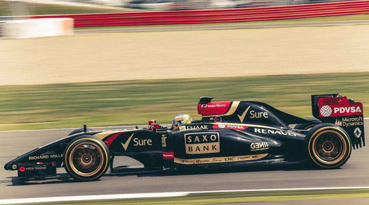 Lotus E22 on 18 wheels and tyres
