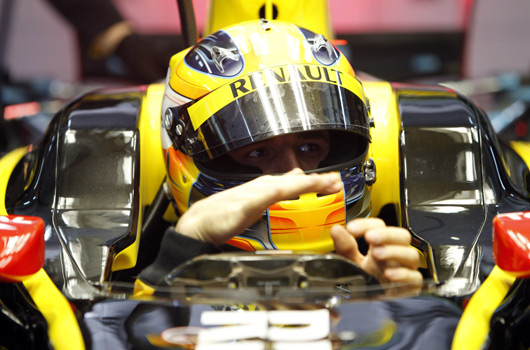 Robert Kubica tests Renault R30