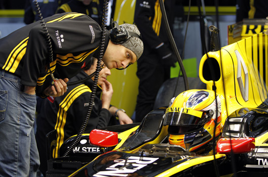 Robert Kubica tests Renault R30