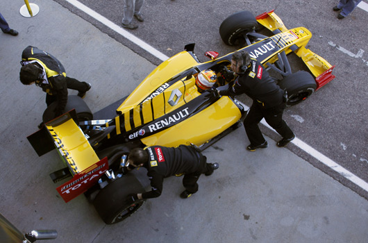 Robert Kubica tests Renault R30
