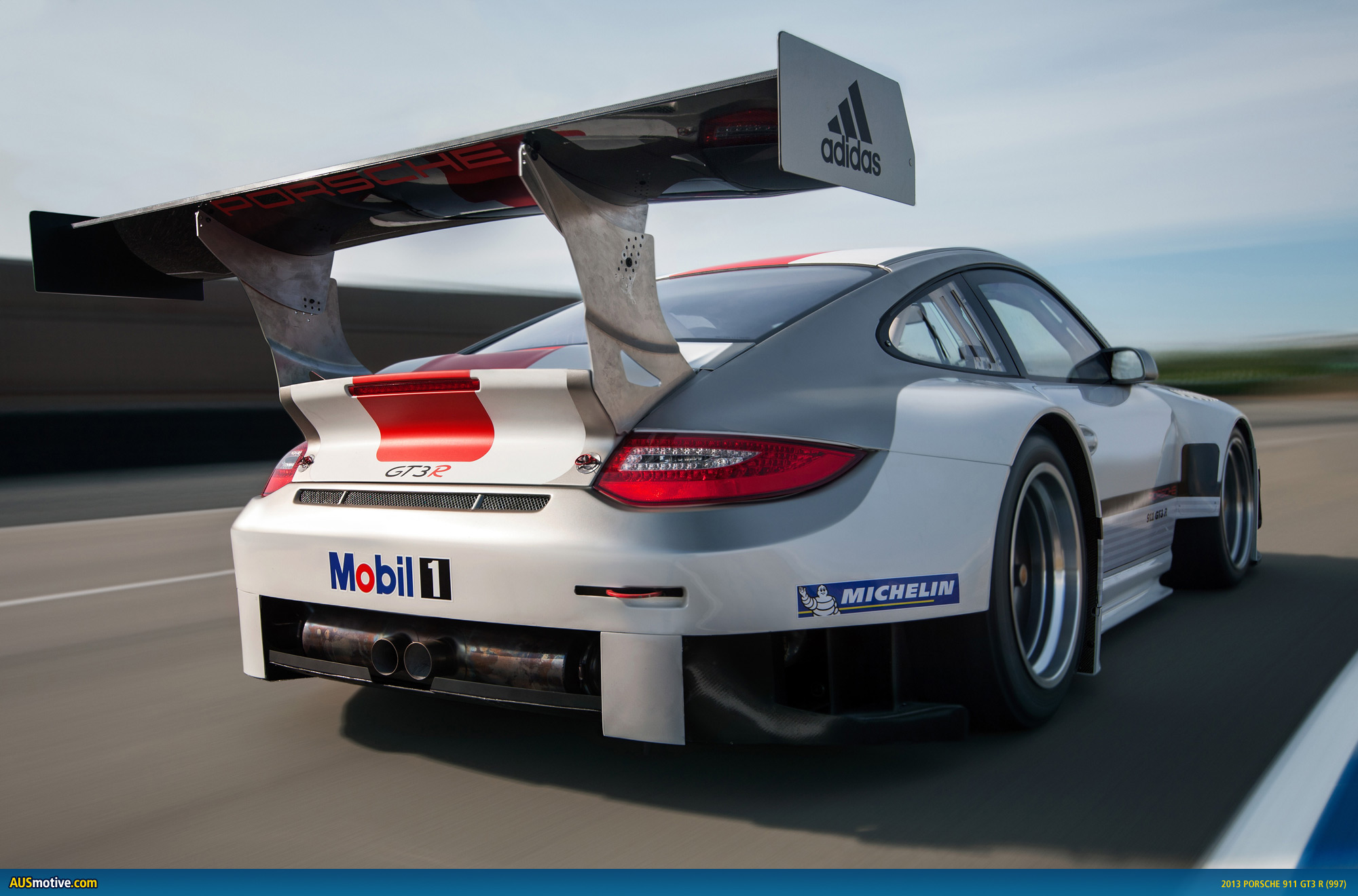 Porsche-911-GT3-R-2013-spec-01.jpg