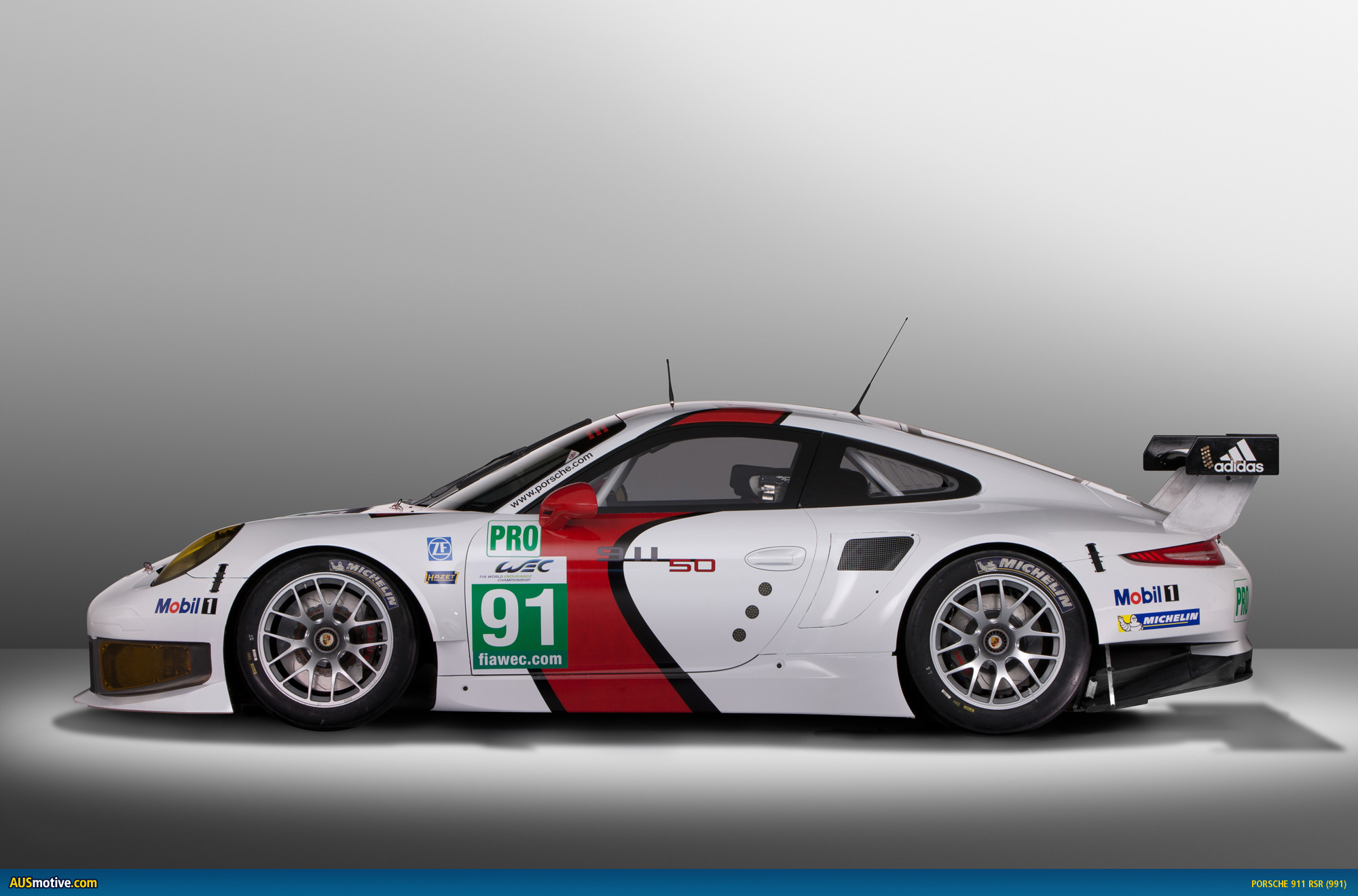 » 2013 Porsche 911 RSR revealed