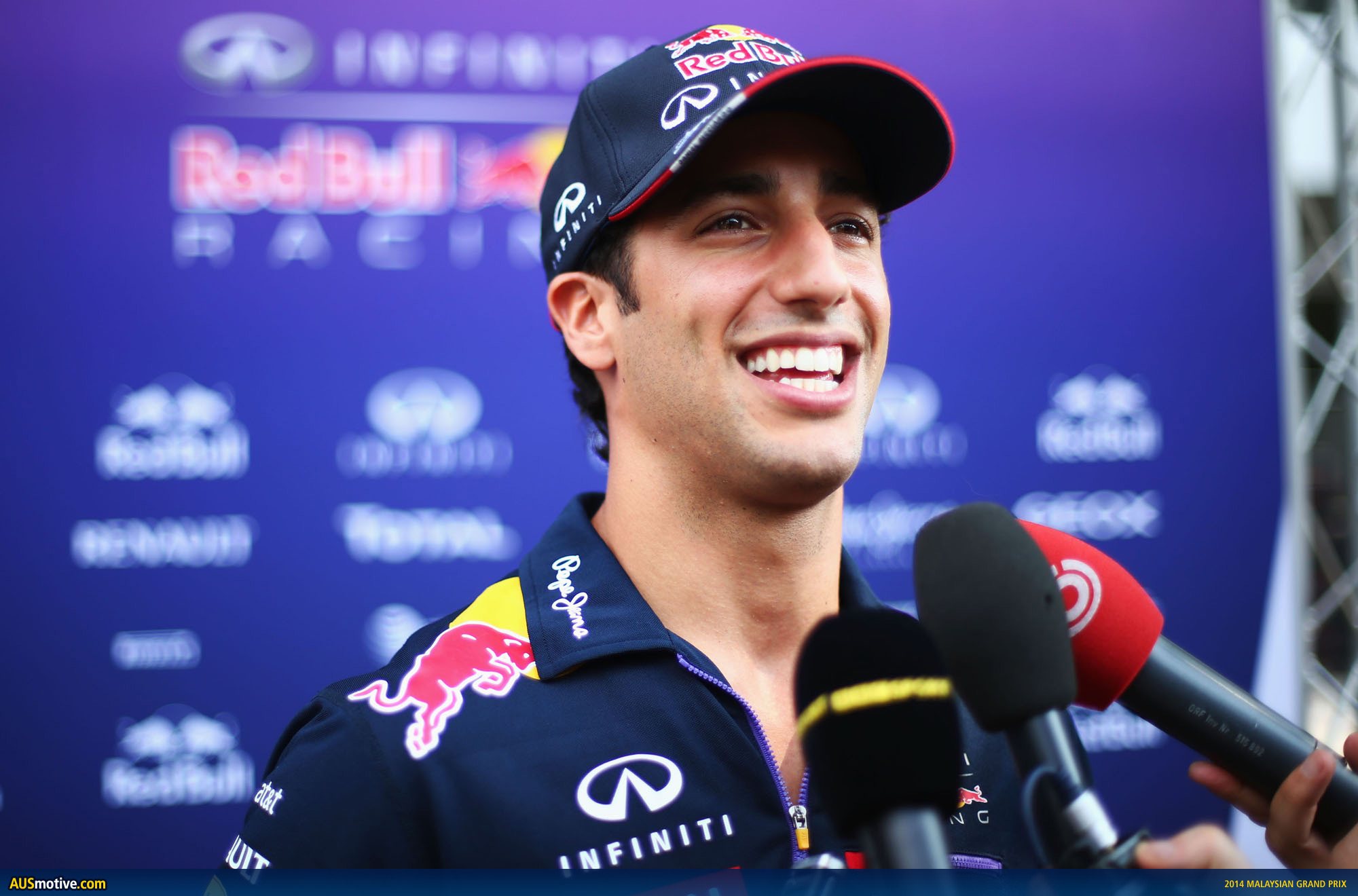 AUSmotive.com » Horner praises Ricciardo’s “brilliant” start