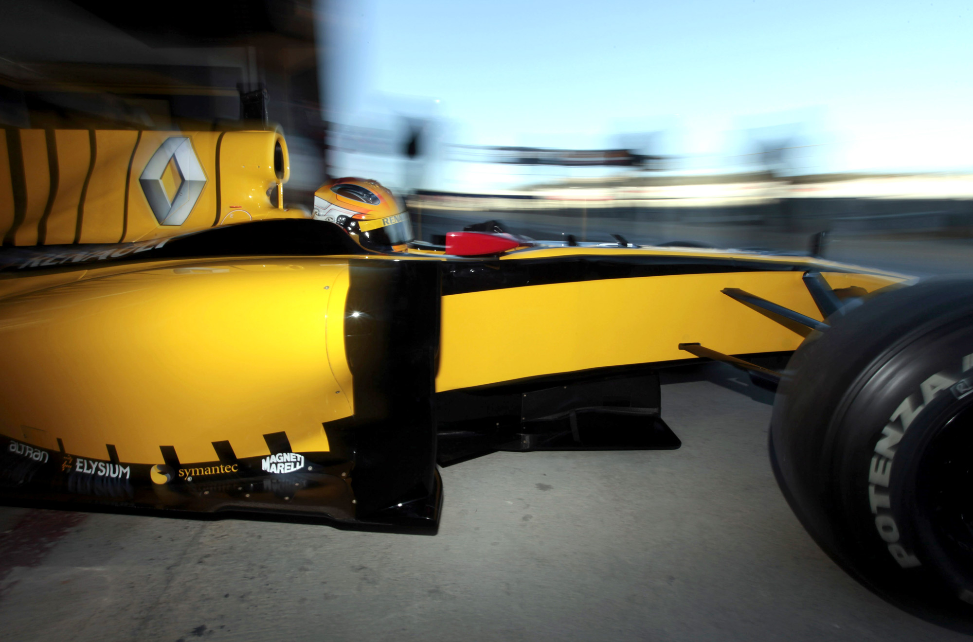 AUSmotive.com » Renault R30 on track at Valencia